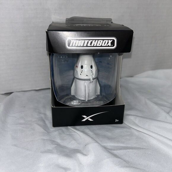 Mattel  Matchbox SpaceX Dragon 1/64 Spacecraft - White - Picture 1 of 12